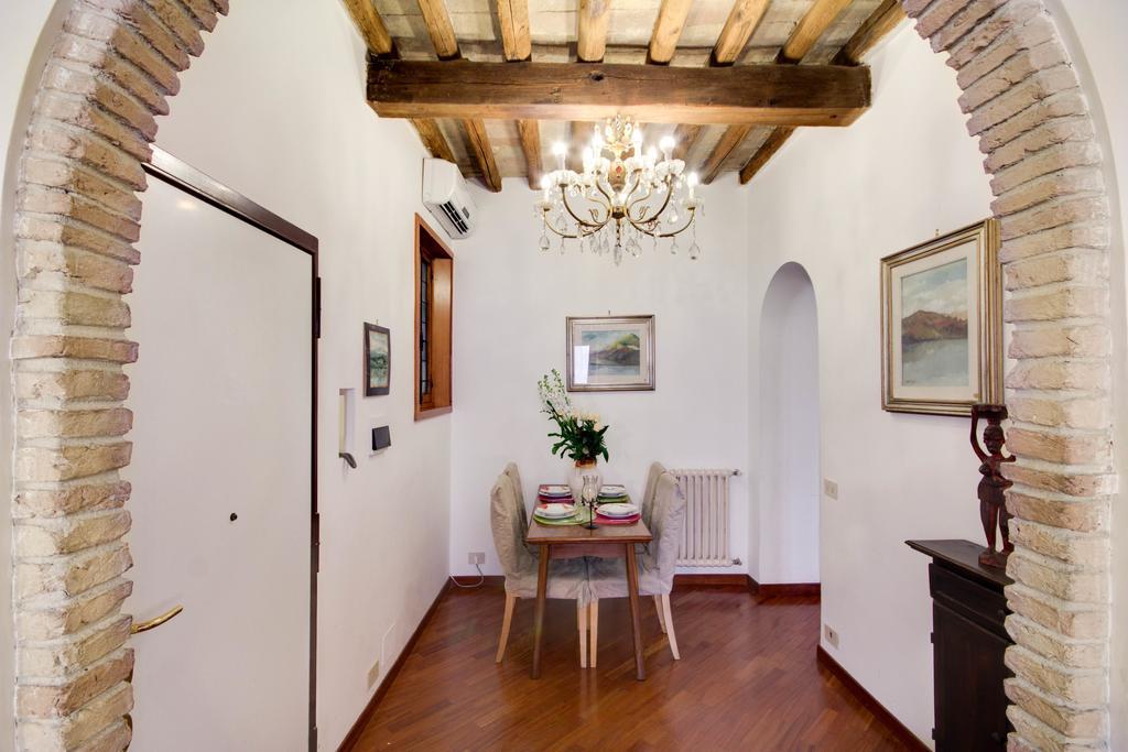 Stunning Pantheon Apartment — Photos 1